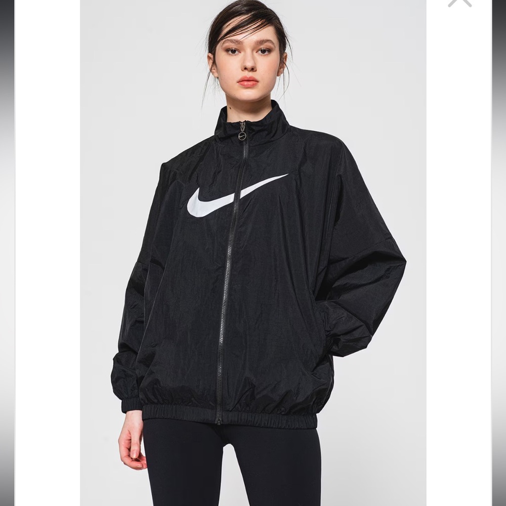 NIKE SPORTSWEAR ESSENTIAL WOVEN JACKET XS